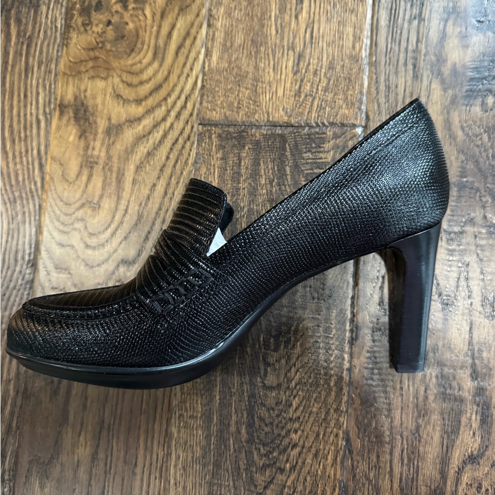 Aquatalia Black Textured Leather Heels